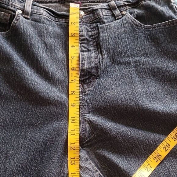 Gloria Vanderbilt Bermuda Jean Shorts. Size 16 - Picture 6 of 10